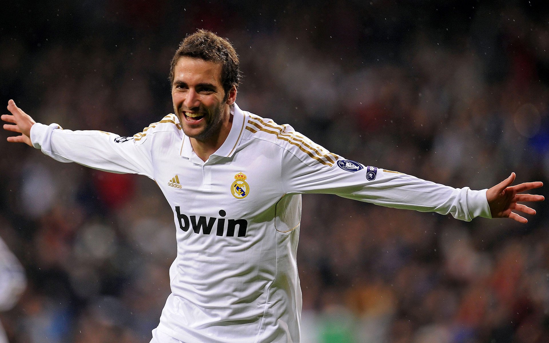 爱游戏平台-未来“足球巨星”在欧冠闪耀崭露头角，欧足联50大未来之星